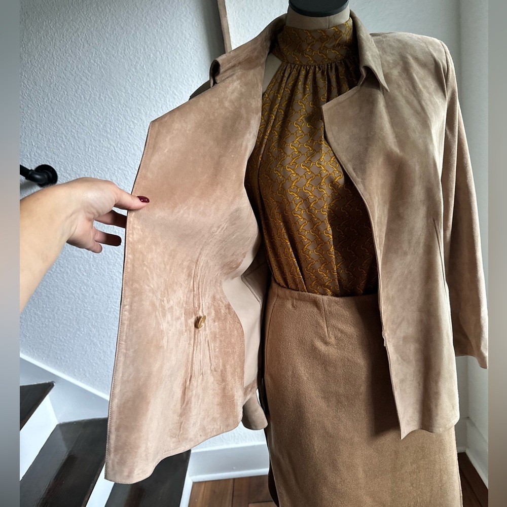 GUCCI Tan Suede Leather Belted jacket NWT sz: EU 48 or US sz: 8 - Picture 6 of 13